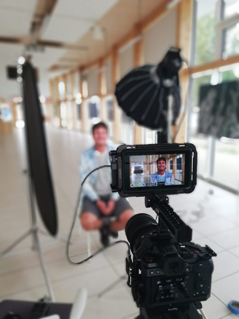 Tournage vidéo Paris je te quitte pour Quimper Cornouaille ,ourrit votre inspiration avec Pierre Skowron, Sweet Nautic & Yoga, chez Finistère Mervent. Photo Emmanuelle Coacolou -QCD