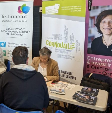 Stand de Quimper Cornouaille Développement au forum de la création-reprise d'entreprise de CCA (24 mai 2024)