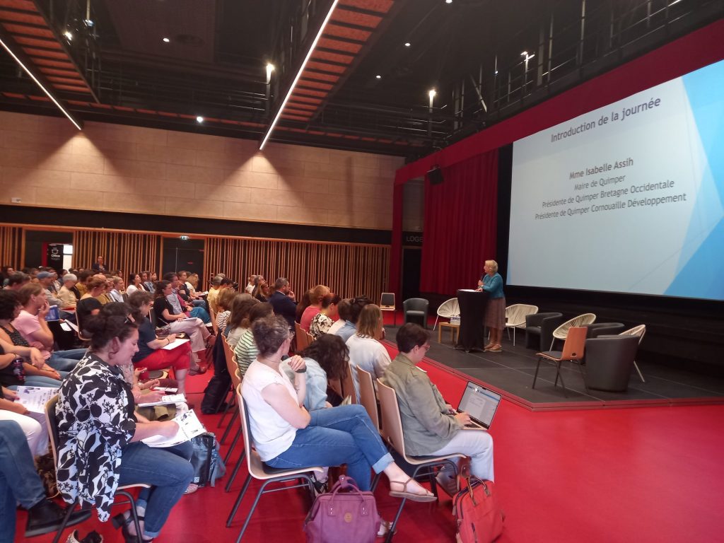 Journée d’interconnaissance Enfant vivant avec un handicap, quelles ressources en Cornouaille ? mardi 25 juin de 8h45 à 17h à l’espace Dan Ar Braz à Quimper. Une journée organisée par le CLS de Cornouaille, le PCPE, la Communauté 360, le Pôle Ressources Handicap 29, le CAPH 29, l’ADAPEI 29, la Ville de Quimper, QBO et Appui Santé en Cornouaille.