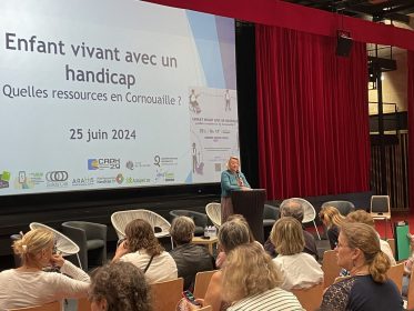 Journée d’interconnaissance Enfant vivant avec un handicap, quelles ressources en Cornouaille ? mardi 25 juin de 8h45 à 17h à l’espace Dan Ar Braz à Quimper. Une journée organisée par le CLS de Cornouaille, le PCPE, la Communauté 360, le Pôle Ressources Handicap 29, le CAPH 29, l’ADAPEI 29, la Ville de Quimper, QBO et Appui Santé en Cornouaille.