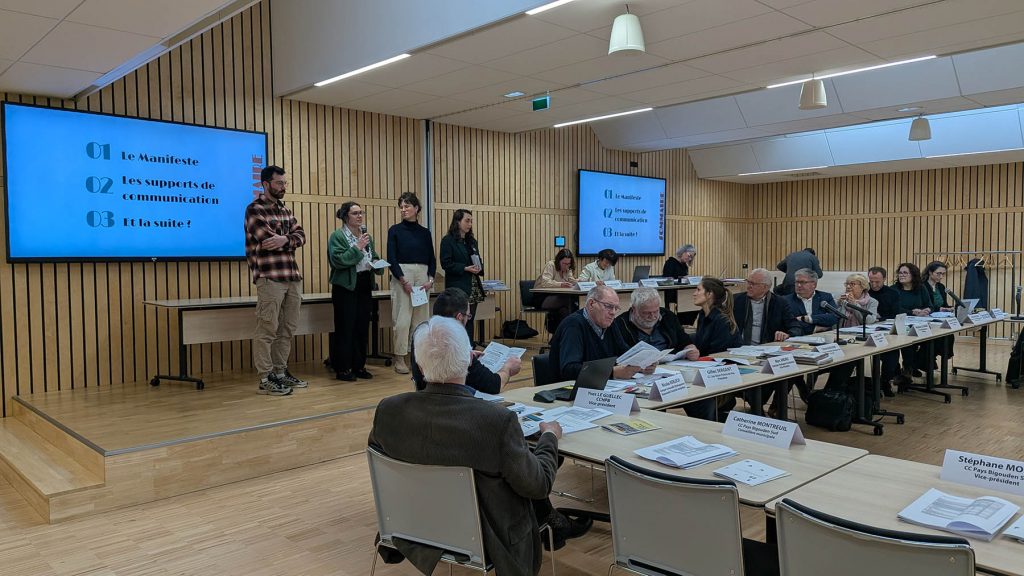 Groupe jeunes du Conseil de développement de Cornouaille devant les instances de Quimper Cornouaille Développement - 3 février 2026
